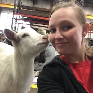 Meet your Posher, Caitlin